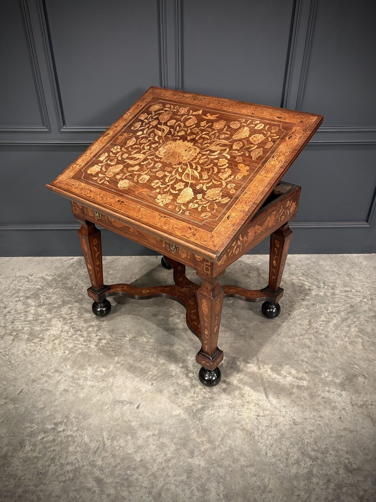 photo vinterior Rare 18th Century Dutch Marquetry Inlaid Architects Table