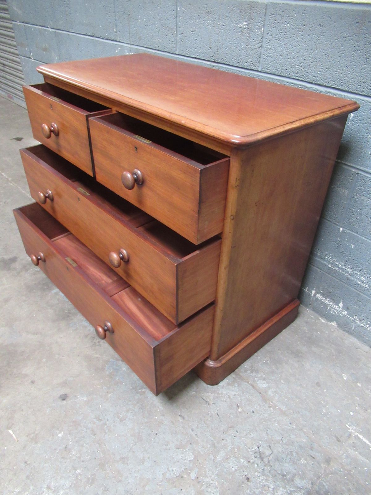 Victorian    Mahogany  Chest Of Drawers photo vintage