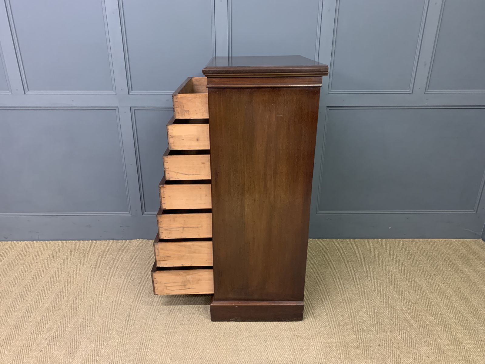 photo buy Maple & Co Inlaid Mahogany Pillar Chest