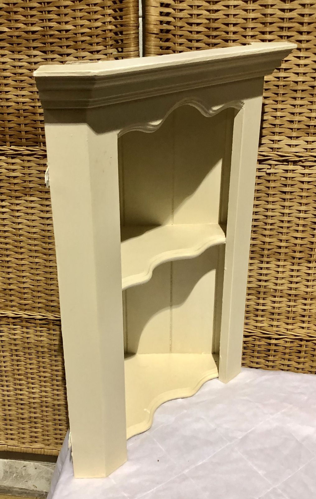 129.0 Handsome Vintage Painted Pine Corner Shelf photo
