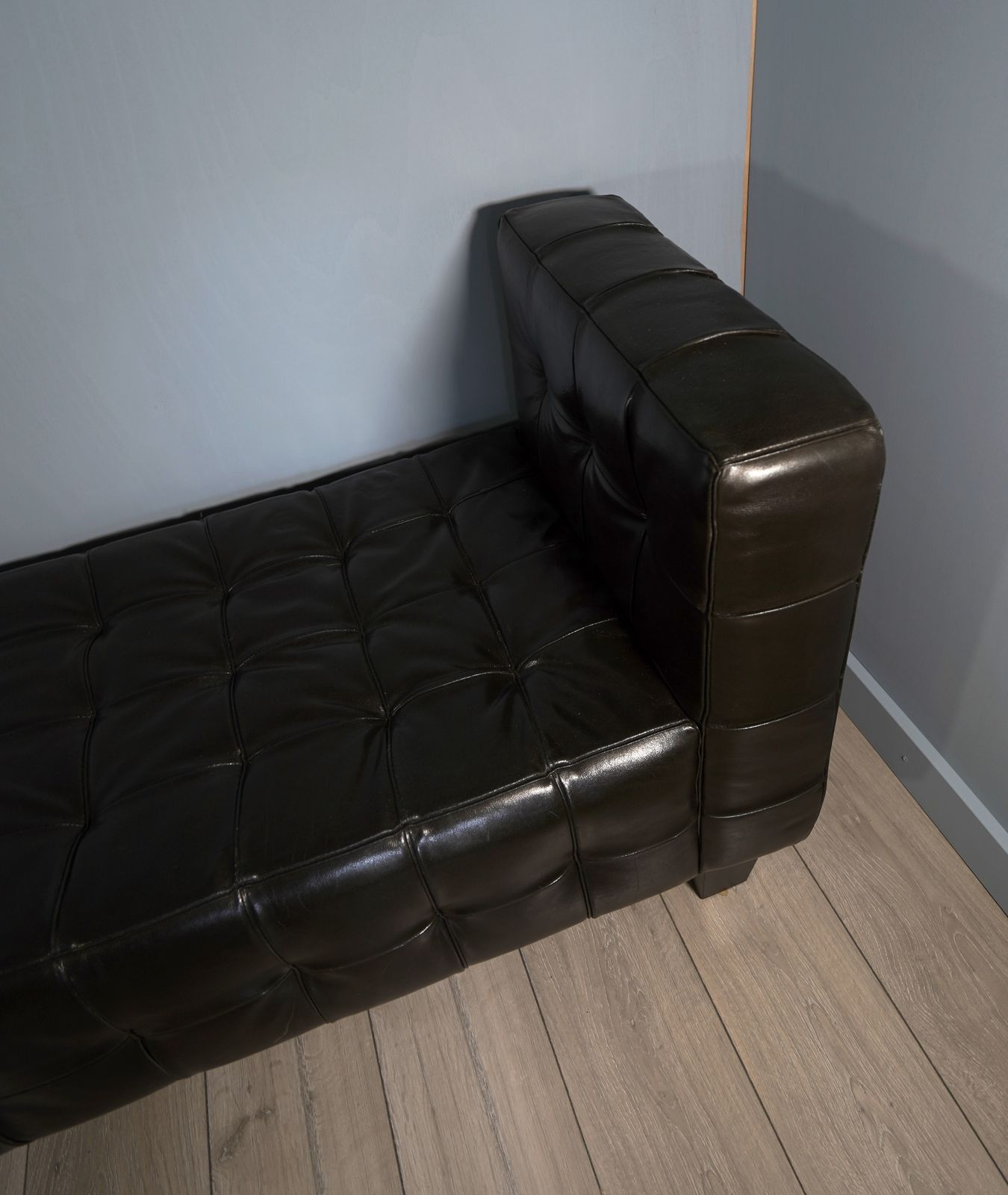 Leather Window Seat By Stone International photo vinterior