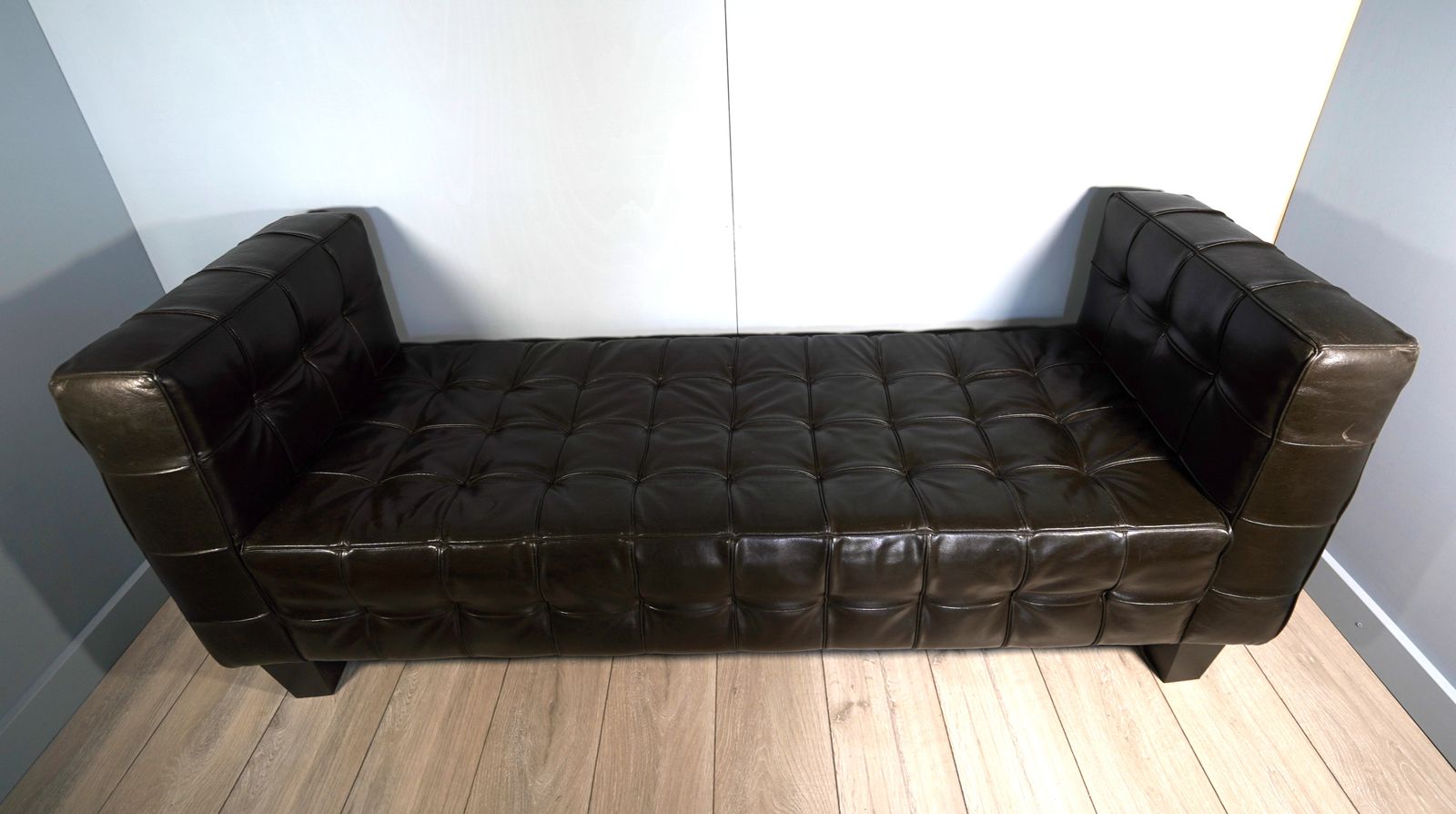 photo vinterior Leather Window Seat By Stone International