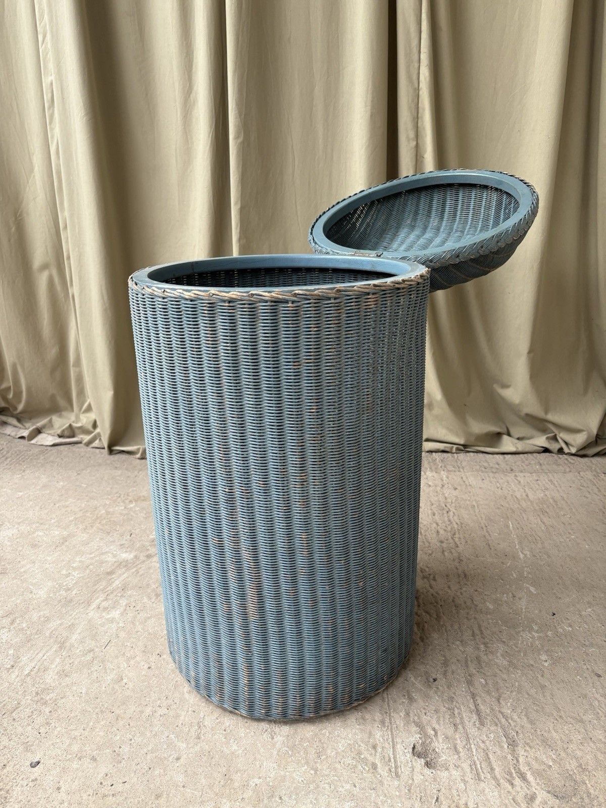 Vtg Antique Laundry Basket Bin Storage Chest Trunk Blanket Box R1113 photo 86.25