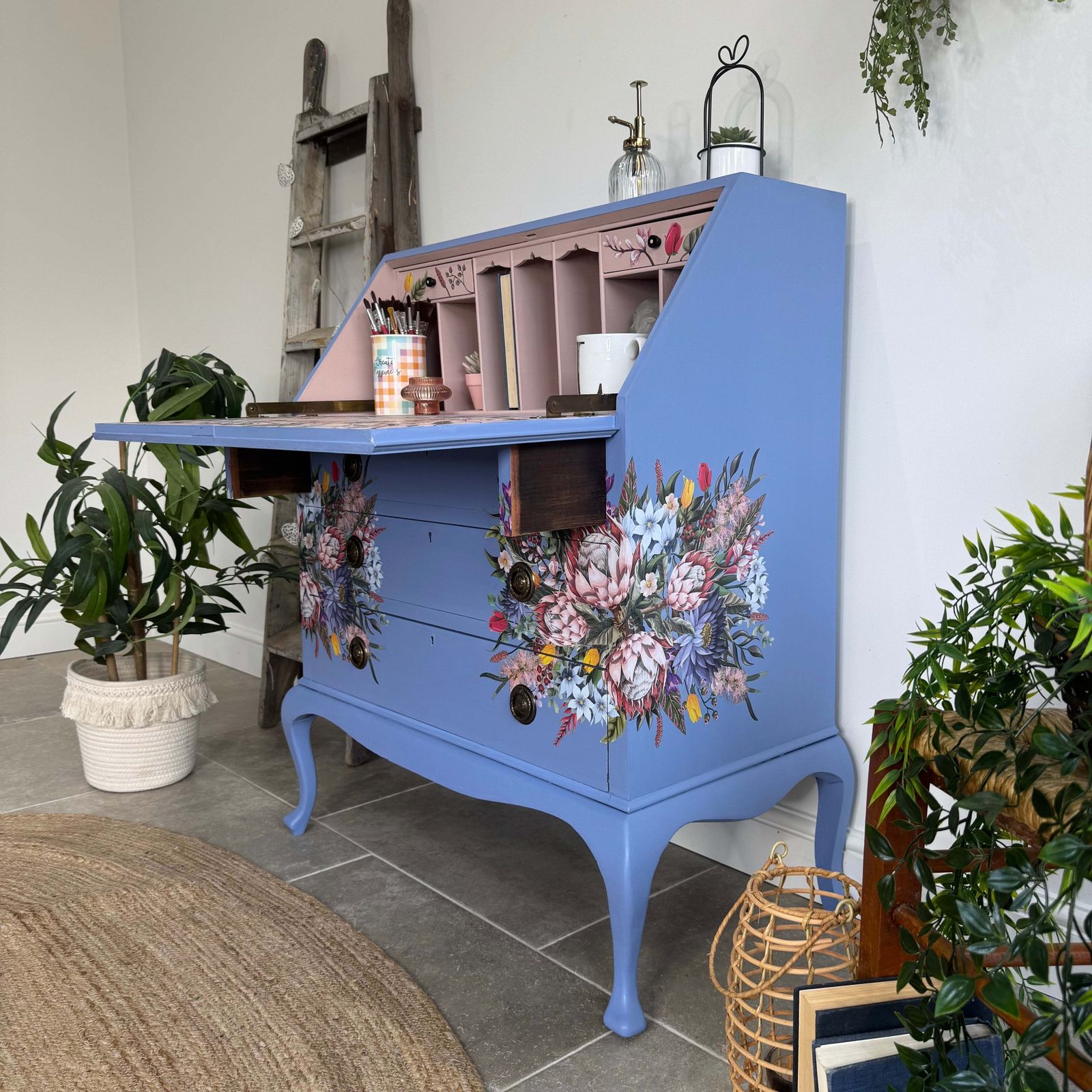 Pretty Writing Desk / Bureau Painted Light Blue, Pink And Floral photo 425.0