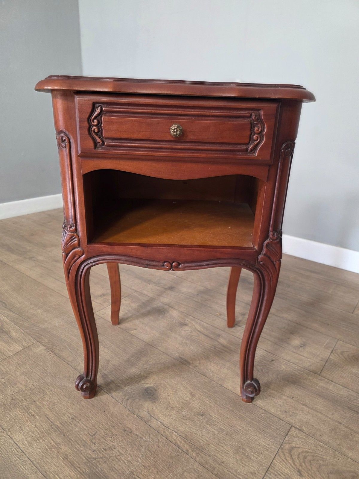 photo vintage Pair Of Antique French Louis XV Style Bedside Cabinets 1960s
