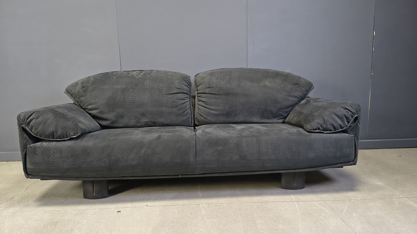 Furniture Velvet Sofa By Saporiti Italia, 1980s photo