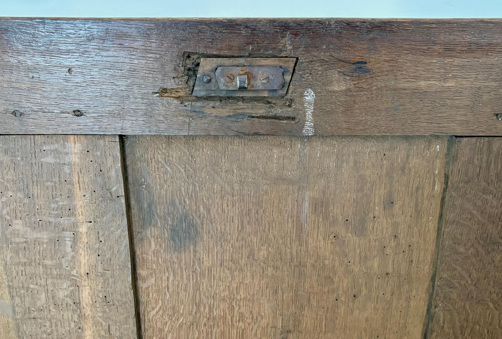 photo furniture Late 17th Century English Joined Oak Coffer (C.1680–1700)
