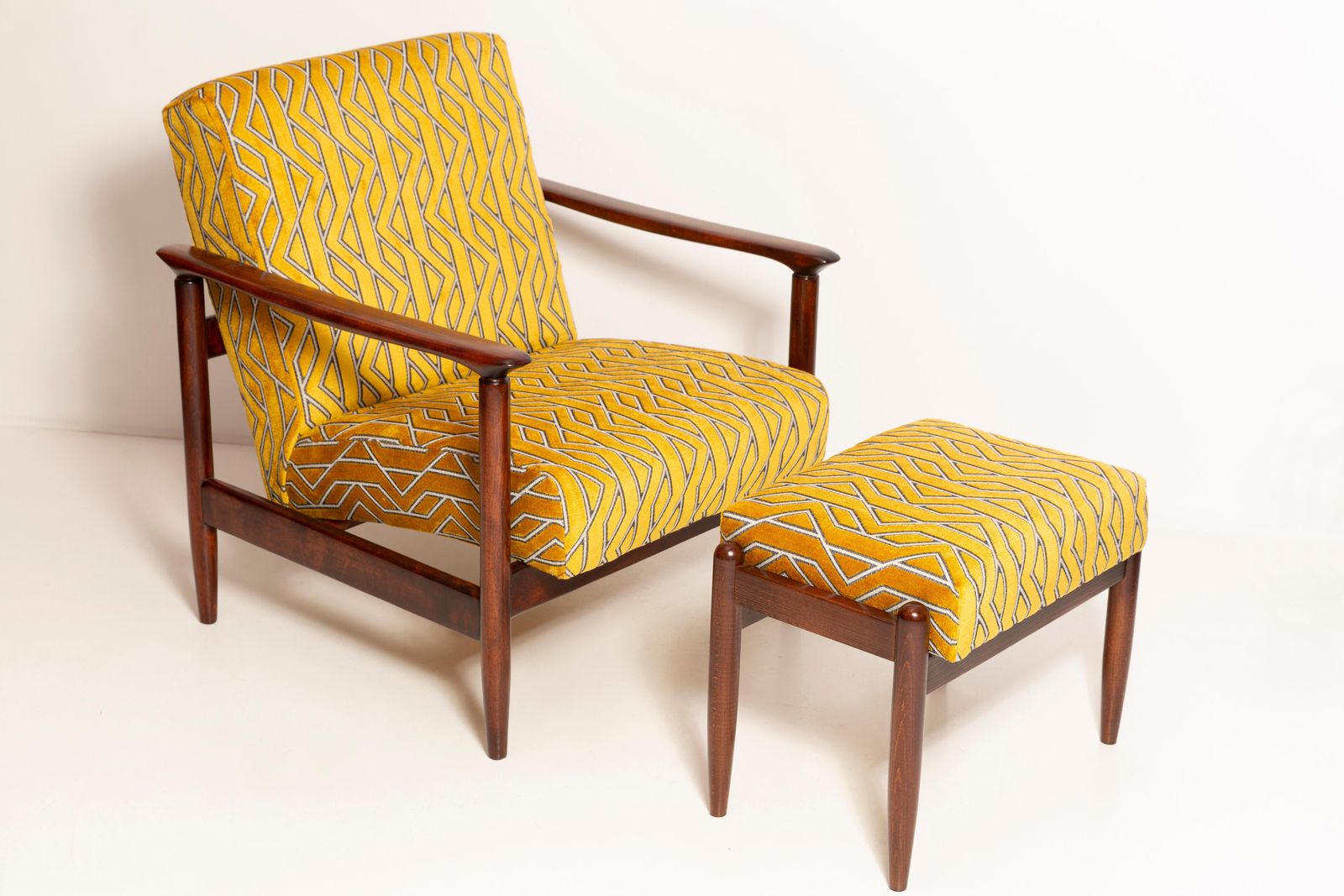 photo vinterior Pair Of Mid Century Yellow Jacquard Velvet Armchairs With Stool, 1960s