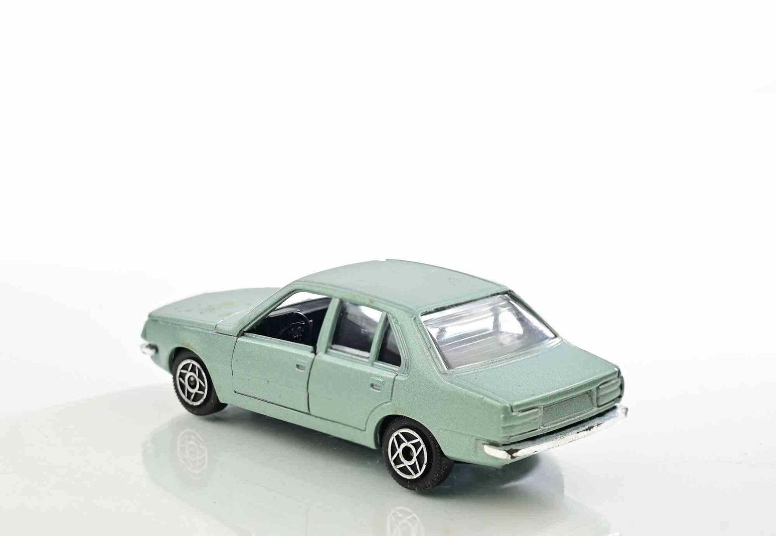Solido Renault 18 – No. 1318 (1:43 Scale),  Italy 1970s photo Home Decor