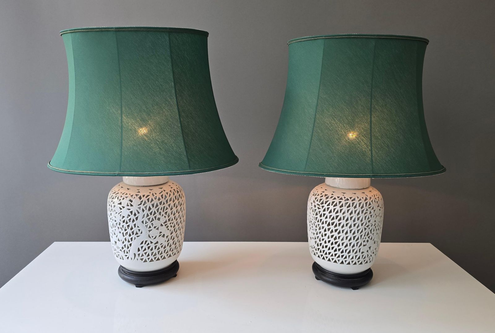 Pair Mid Century Chinese Blanc De Chine Reticulated Porcelain Chinoiserie Lamps photo for sale