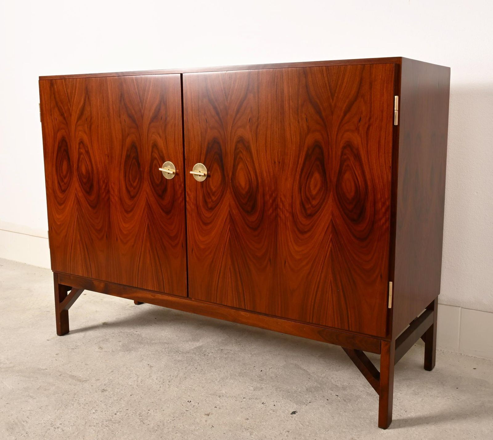 photo vinterior Rare Børge Mogensen Hardwood China Cabinet Model 232
