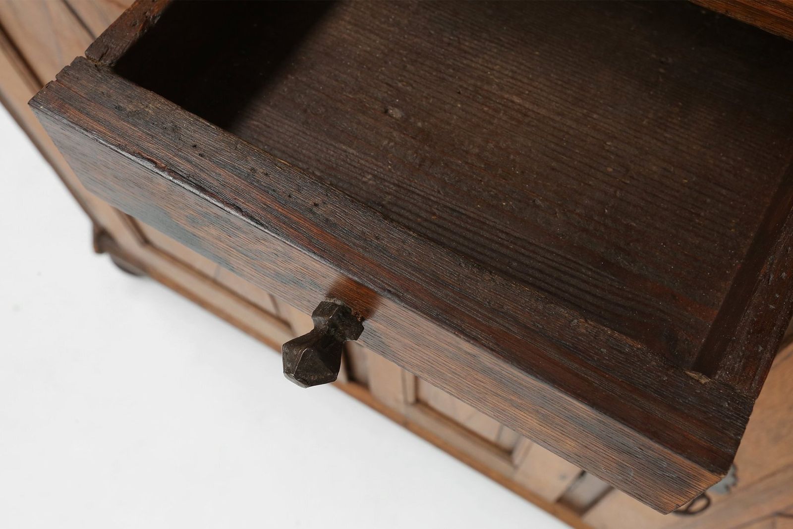 photo vintage Vitrine Cabinet In Oak With Glass Windows, Germany, Early 18th Century