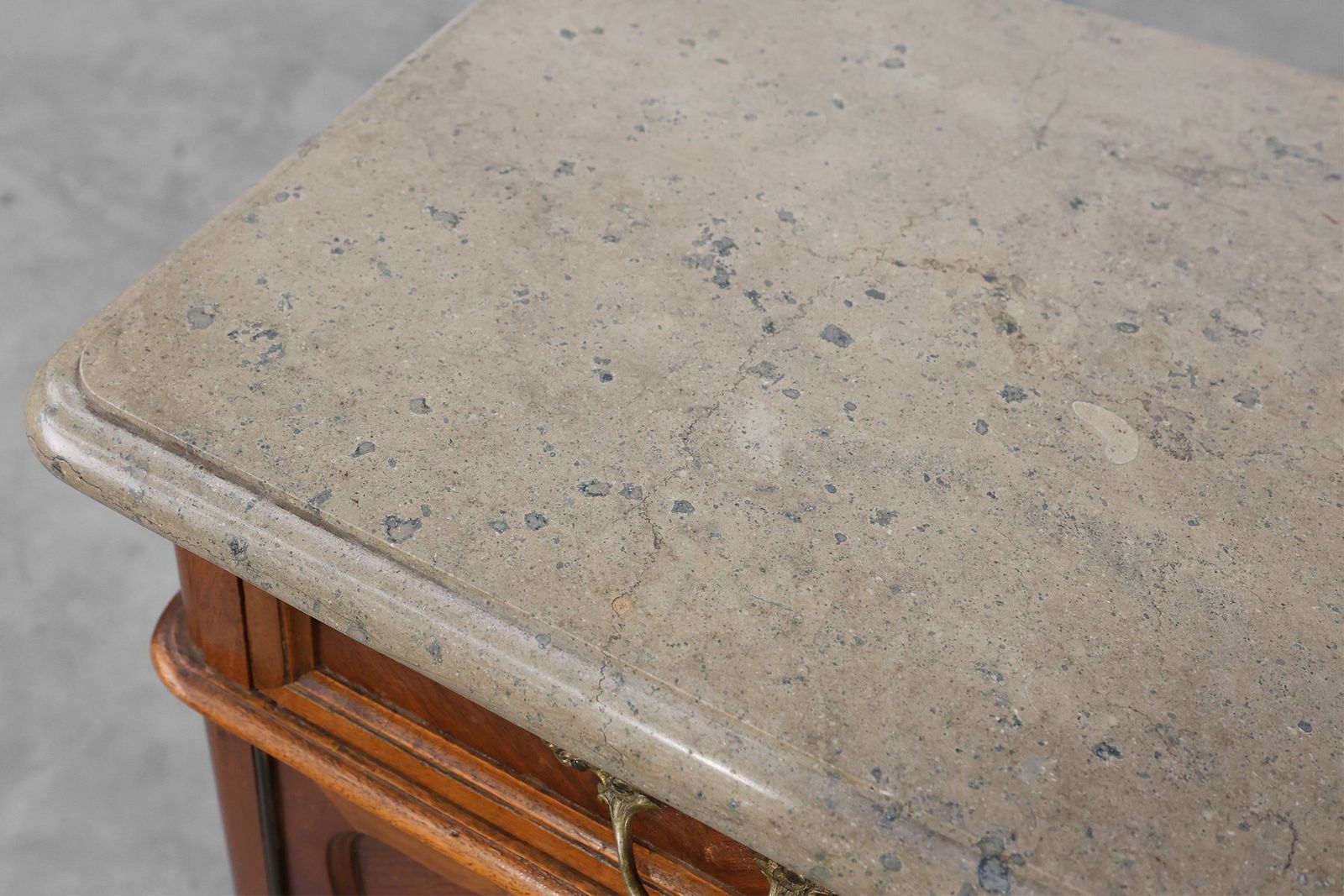 photo vinterior Louis XV Nightstands With Marble Tops, France, 1900s, Set Of 2
