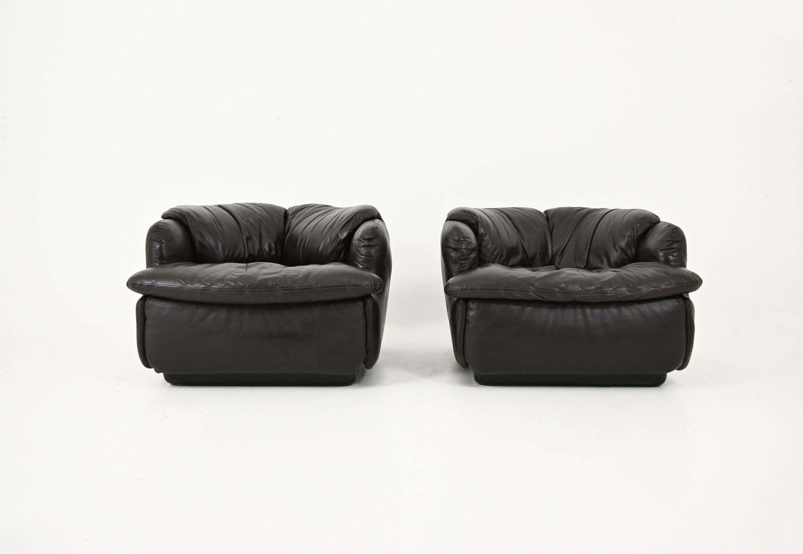 Confidential Lounge Chairs By Alberto Rosselli For Saporiti Italia, 1970s photo Furniture