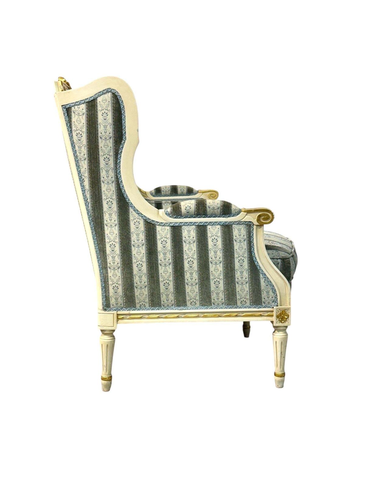 photo furniture Early 20th Century French Louis XVI Style Painted And Gilded Two Seat Sofa