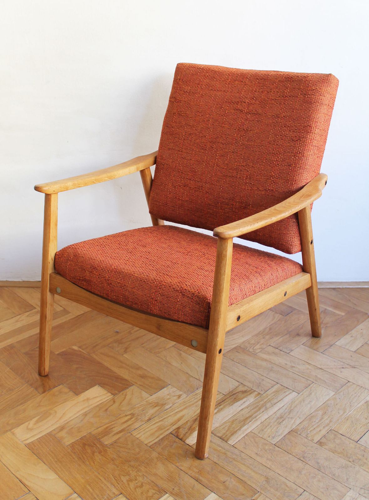 photo furniture 1960s Pair Of Mid Century Armchairs