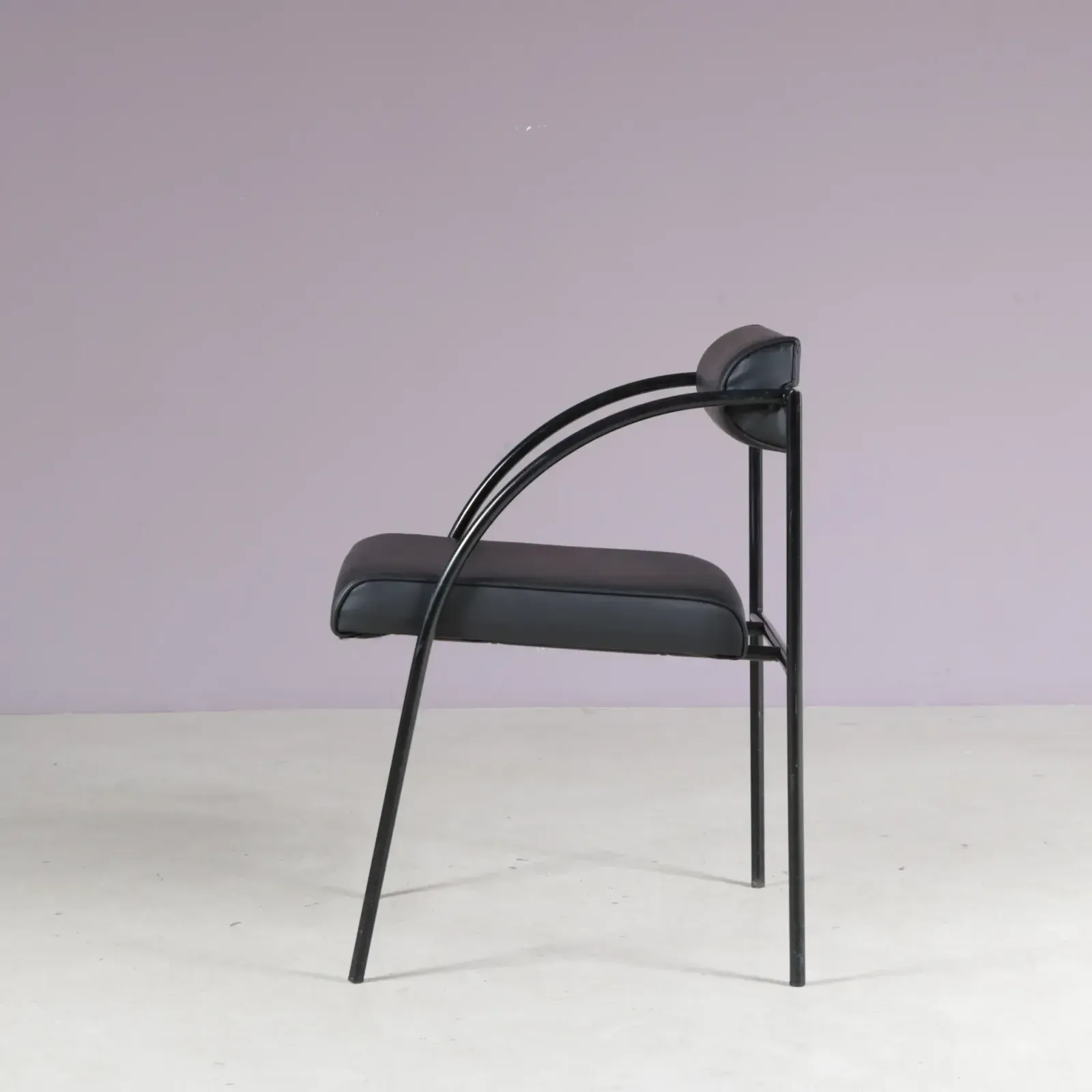 photo furniture 1980s “Tokio” Dining Table With Six “Vienna” Chairs By Rodney Kinsman For Bieffeplast, Italy