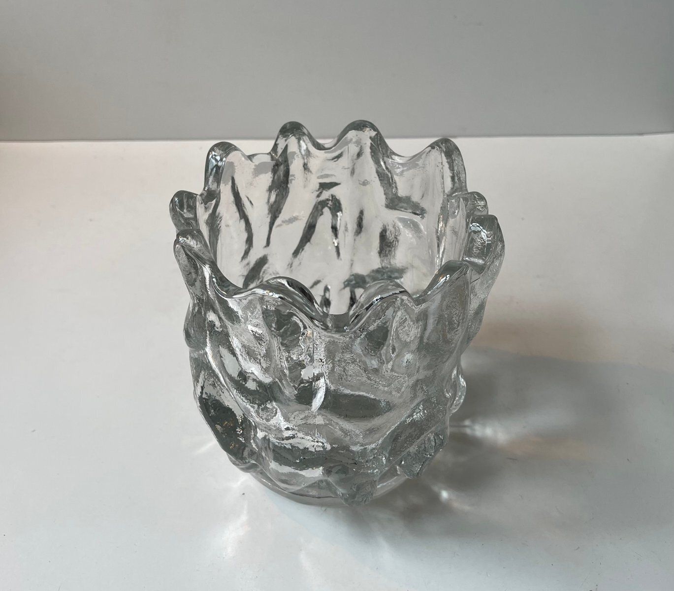 Swedish Modernist Freeform Ice Glass Vase By Göran Wärff For Kosta Boda, 1980s photo vintage