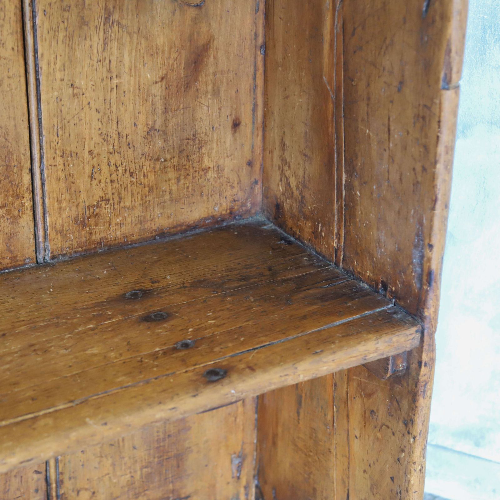 19th Century English Country Pine High‑Back Settle Bench With Honey Brown Patina photo Furniture