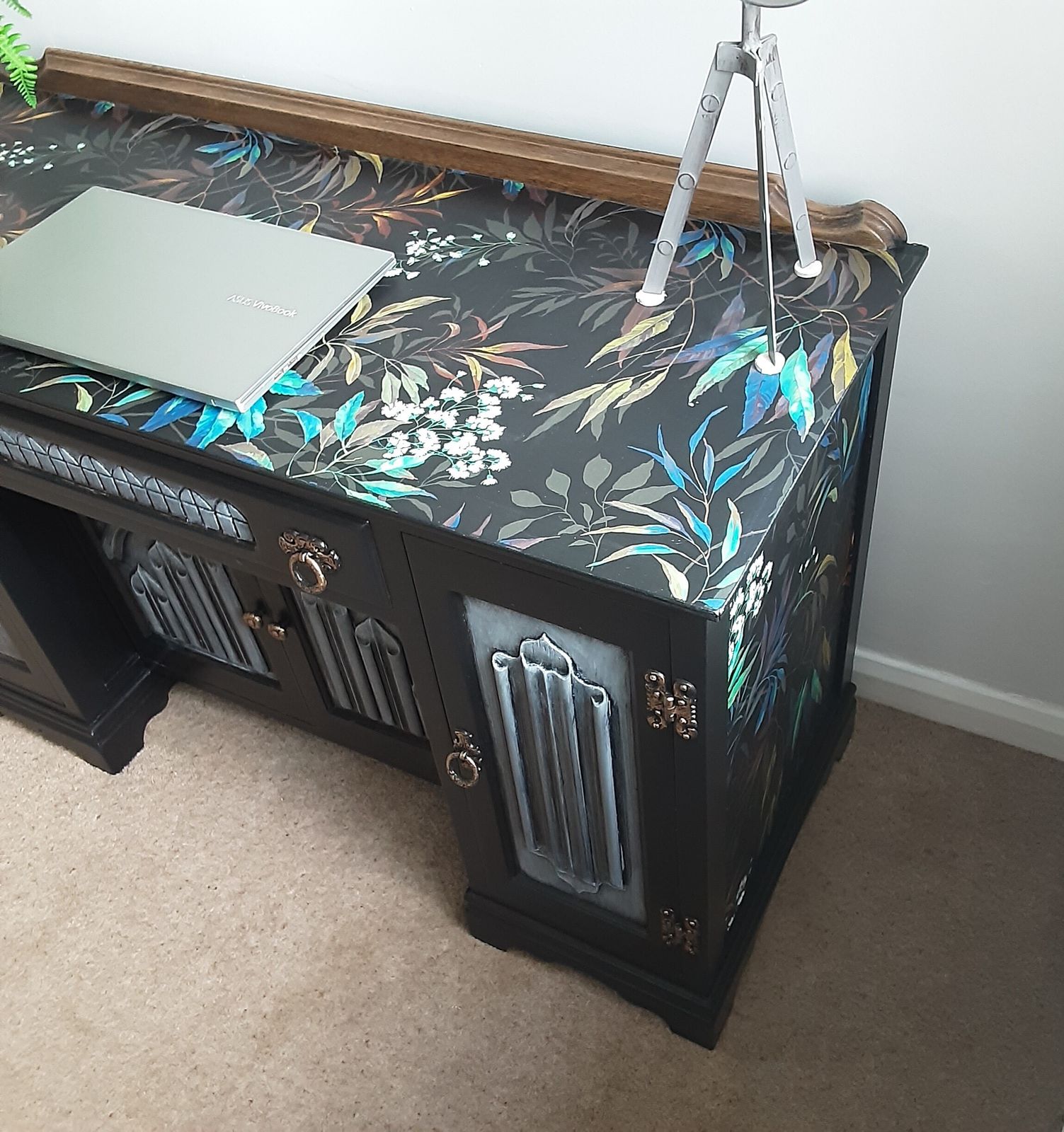 Old Charm French Style Desk., 1970s photo vinterior