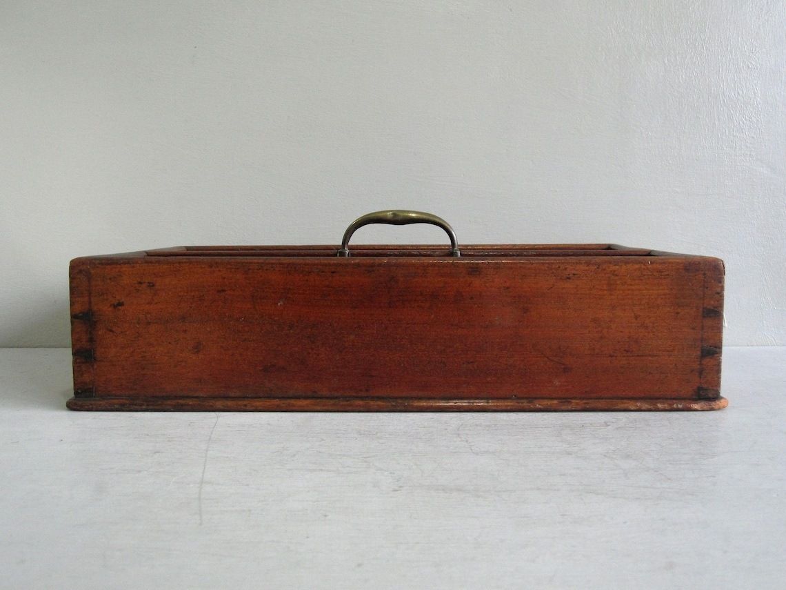 Mahogany Wood Butler's Box With Central Brass Handle photo 110.0