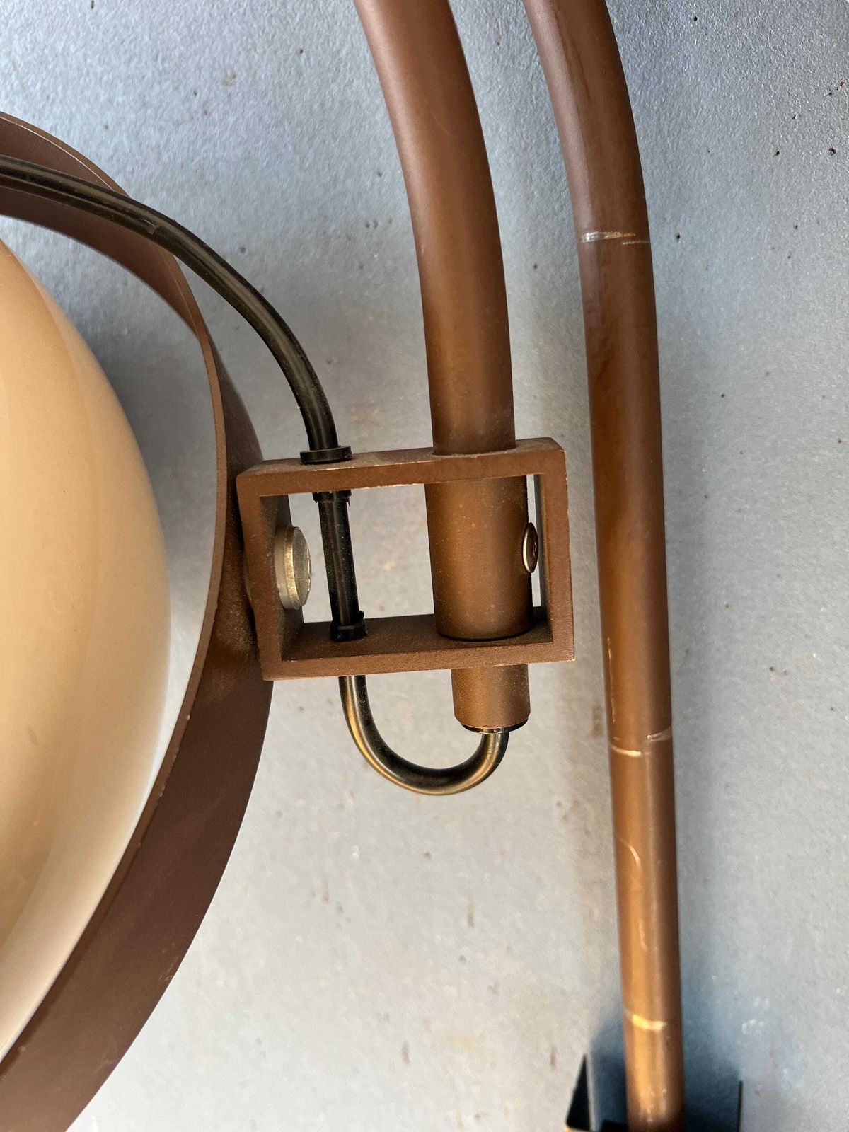 photo vinterior Mid Century Dijkstra Space Age Dubbele Boog Wandlamp