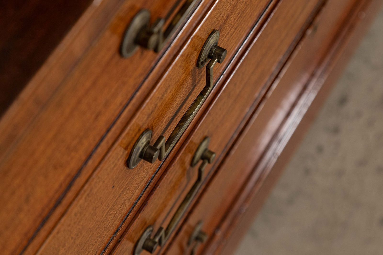 photo vinterior Monumental English Mahogany Breakfront Inlaid Glazed Bookcase