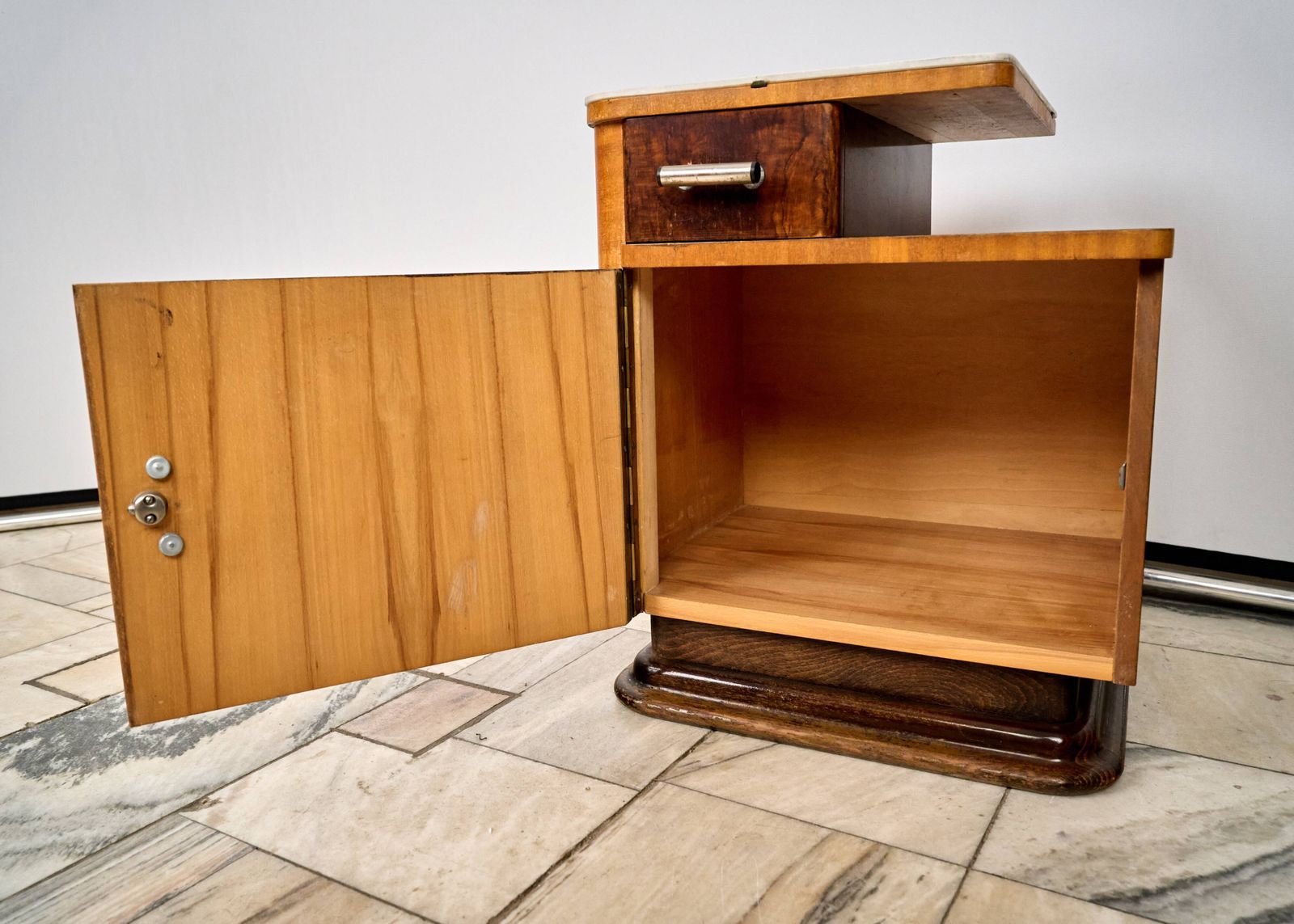 photo vinterior Set Of Two Art Déco Nightstands, By Jindřich Halabala, 1940s Czechoslovakia
