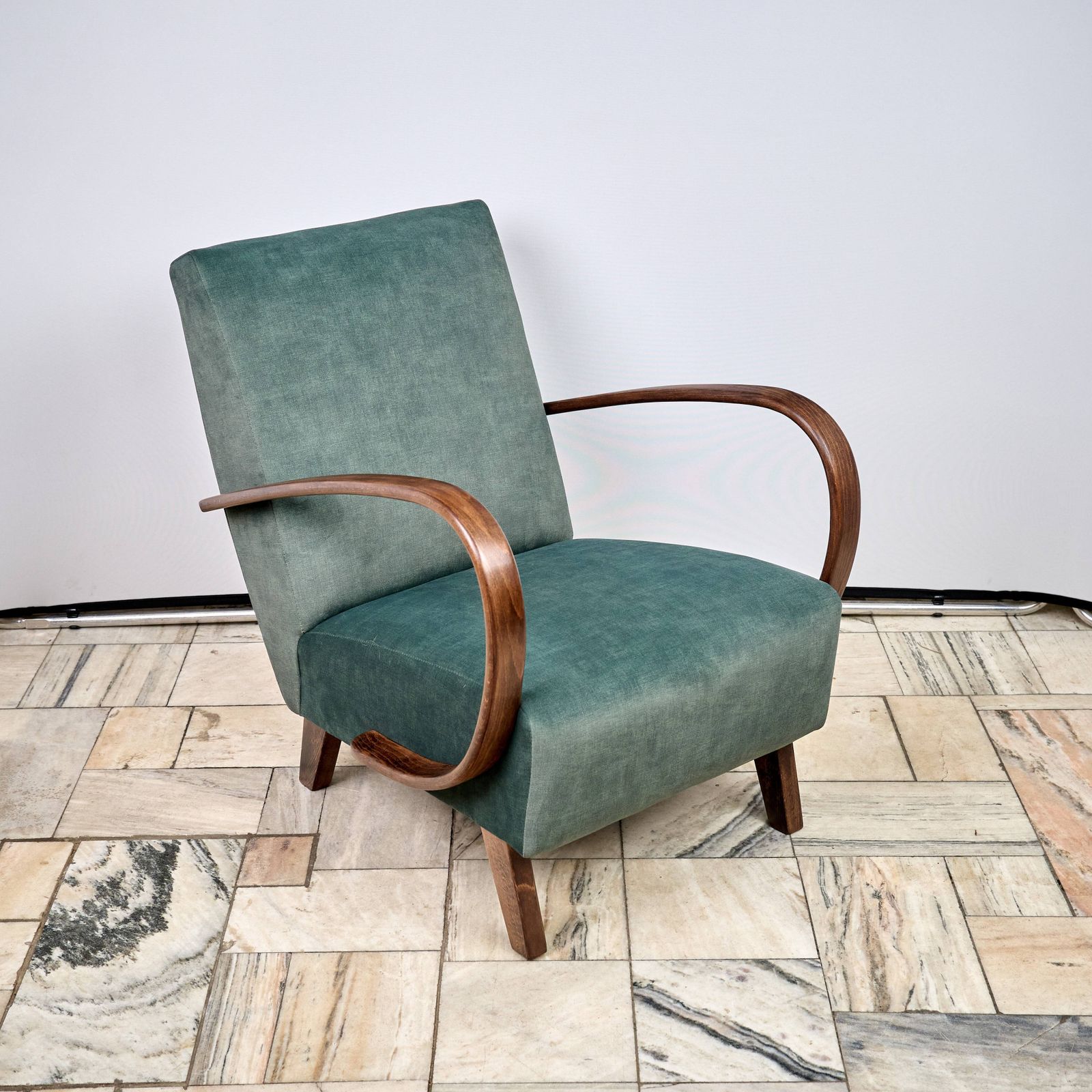 photo vinterior H 410 Armchair Designed By Jindrich Halabala, 1940s, Czechoslovakia