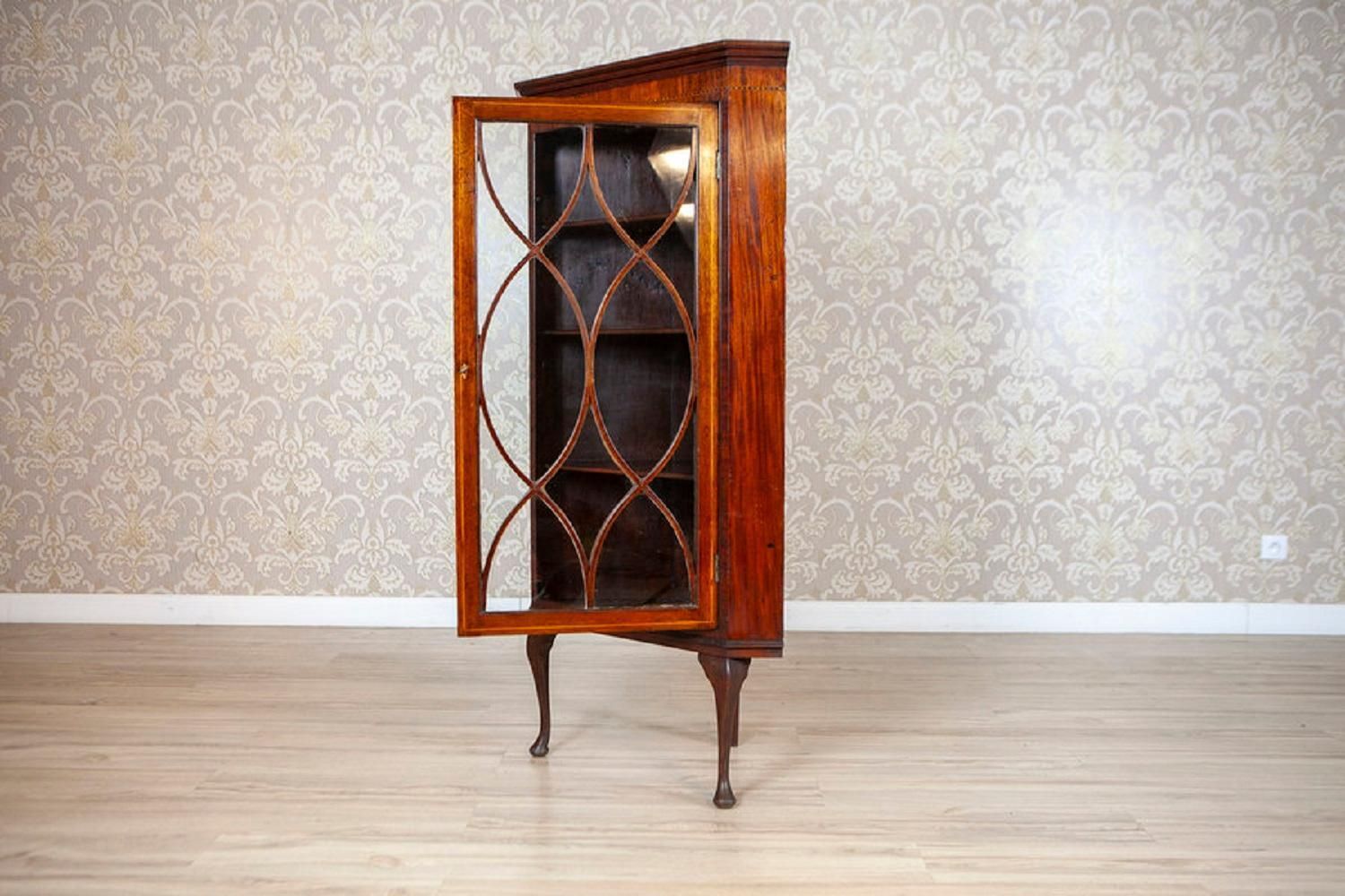 photo furniture Late 19th Century English Corner Display Cabinet In Brown