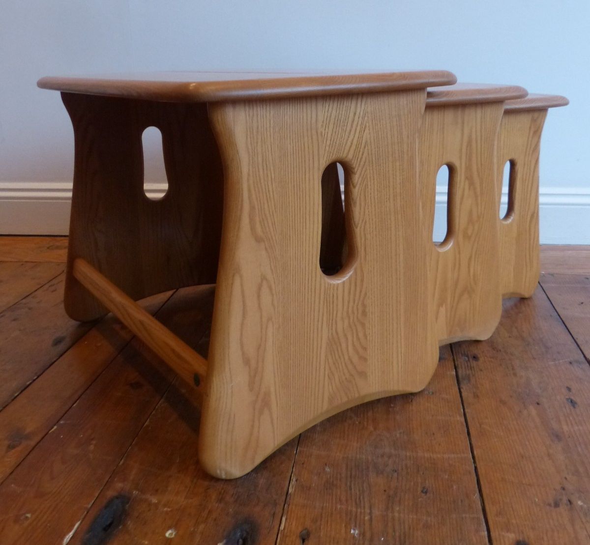 Stunning  Set Of Modern Ercol Nest Of  Coffee Tables Very Clean Condition photo for sale