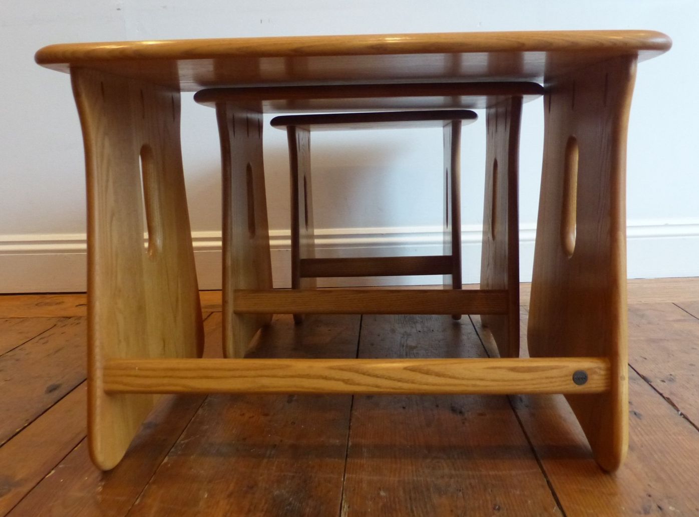 Stunning  Set Of Modern Ercol Nest Of  Coffee Tables Very Clean Condition photo Furniture
