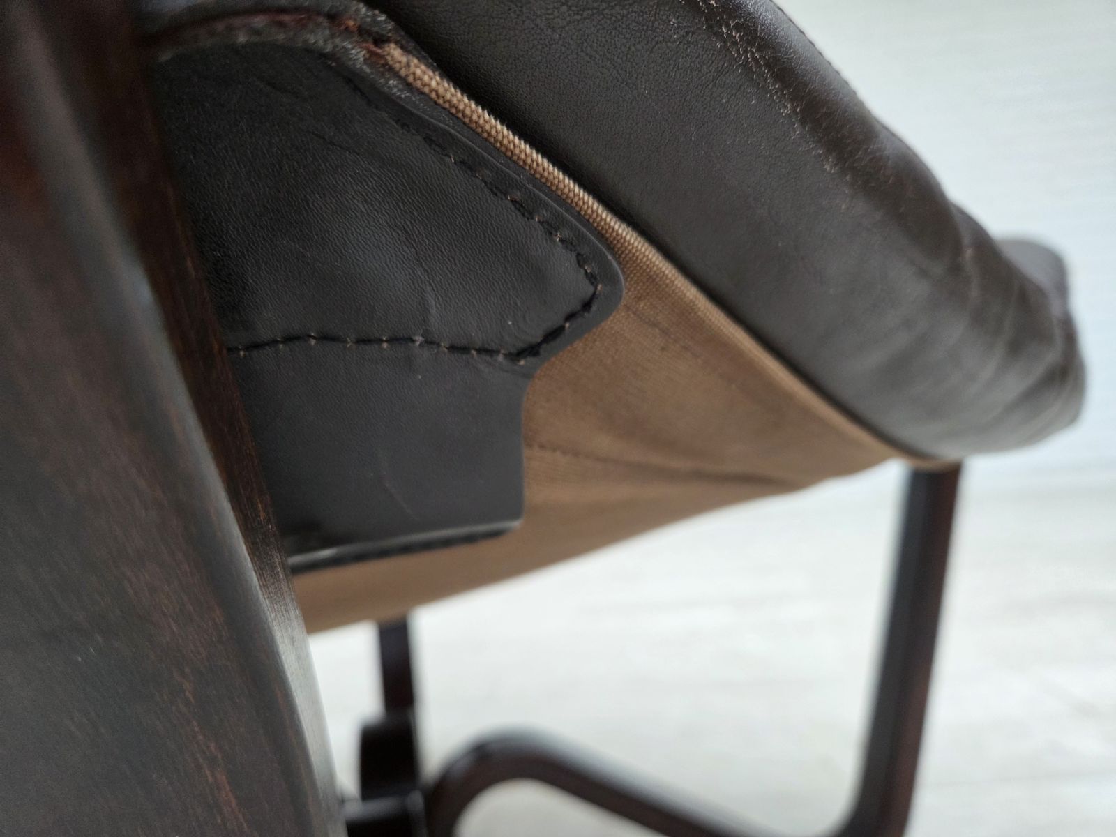 Meubels Jaren 1970, Noors Design Van Jim Myrstad, Loungestoel, Model "Viking". photo