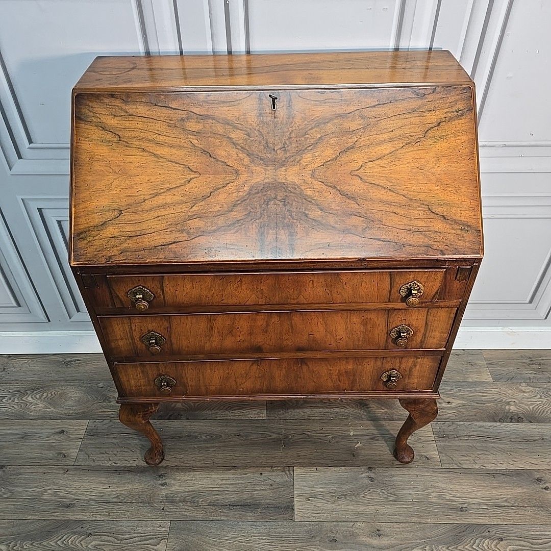 Antique Bureau Writing Desk Wooden Walnut Veneer Queen Anne Style Vintage photo 260.0