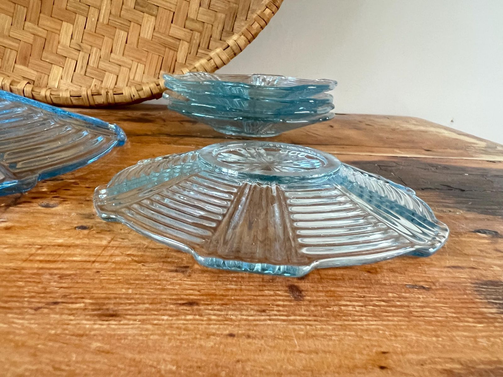 photo vinterior Vintage Ice Blue Art Deco Depression Glass Set – Large Scalloped Serving Plate & Matching Small Plates – Mid Century Ribbed Sunburst Platter