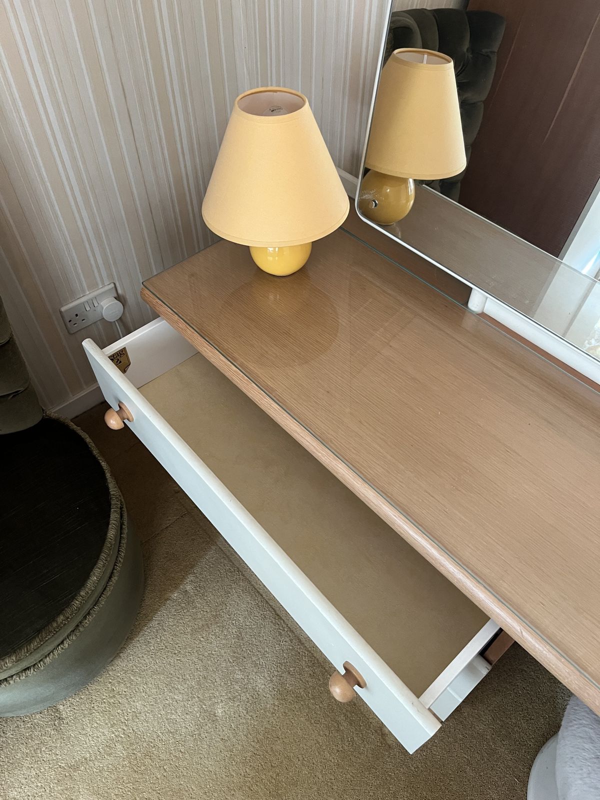 Schreiber White & Teak Bedroom Suite — 1970s, Vintage photo 600.0