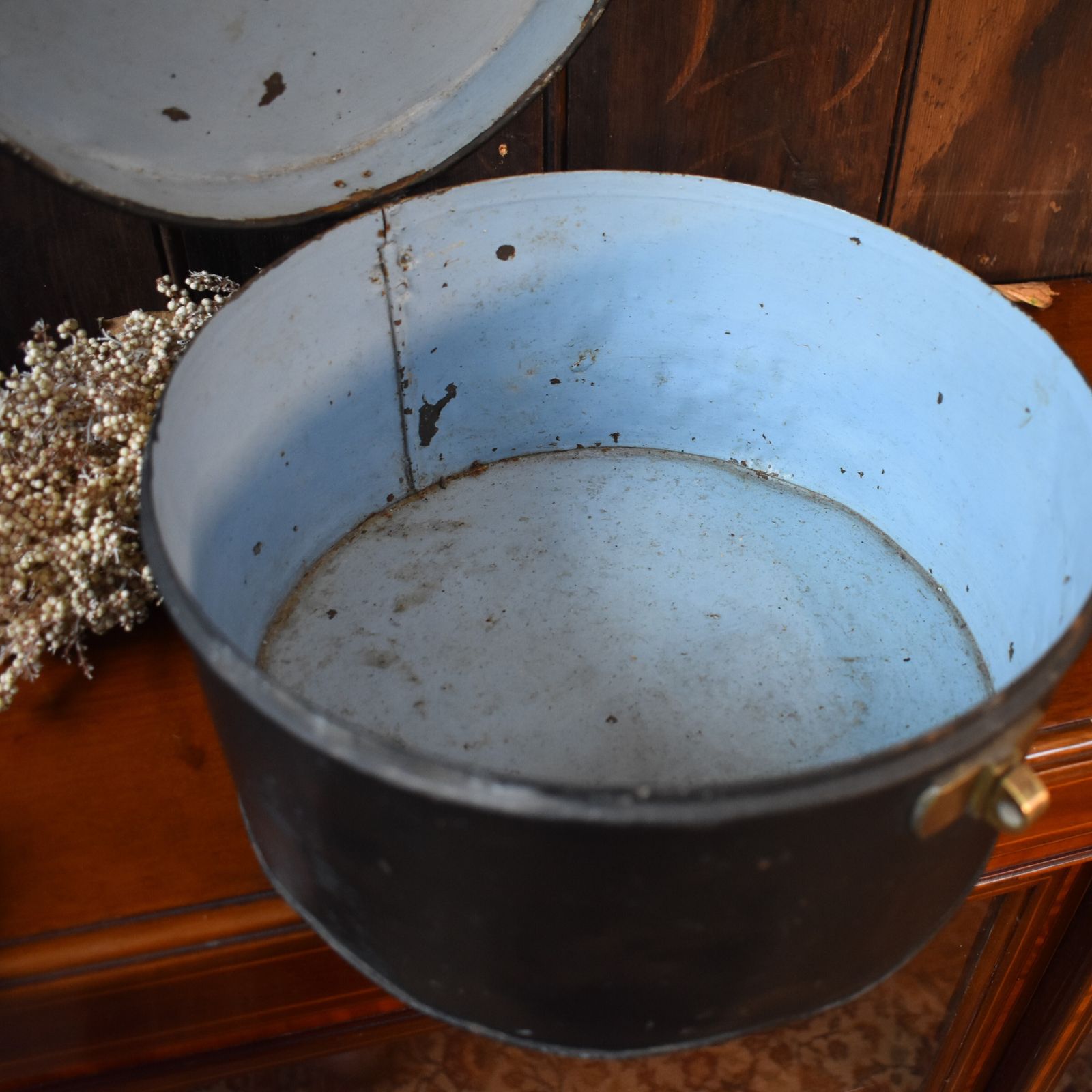 photo furniture Antique 1912 A Turnbull Military Army Bulpit & Son Japanned Metal Travel Hat Tin