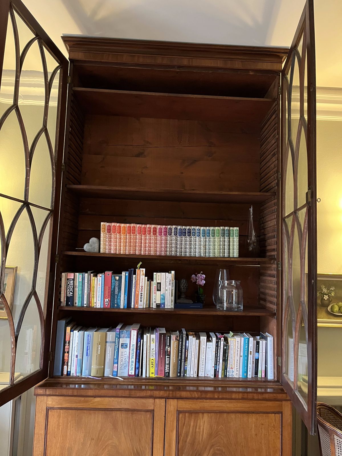 Fine 18th Century Georgian Irish Tall Mahogany Glazed Bookcase photo 950.0