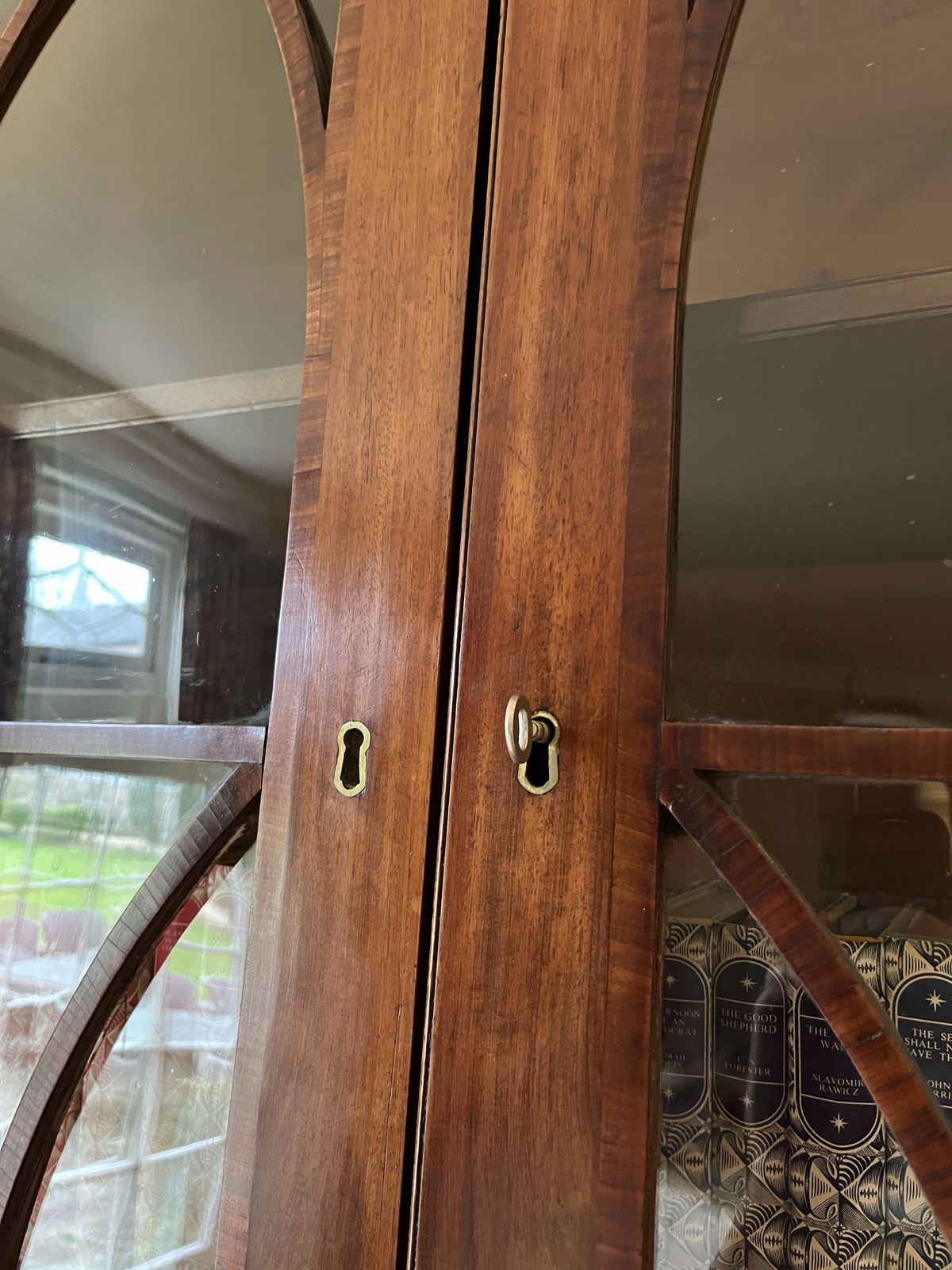 Fine 18th Century Georgian Irish Tall Mahogany Glazed Bookcase photo vinterior