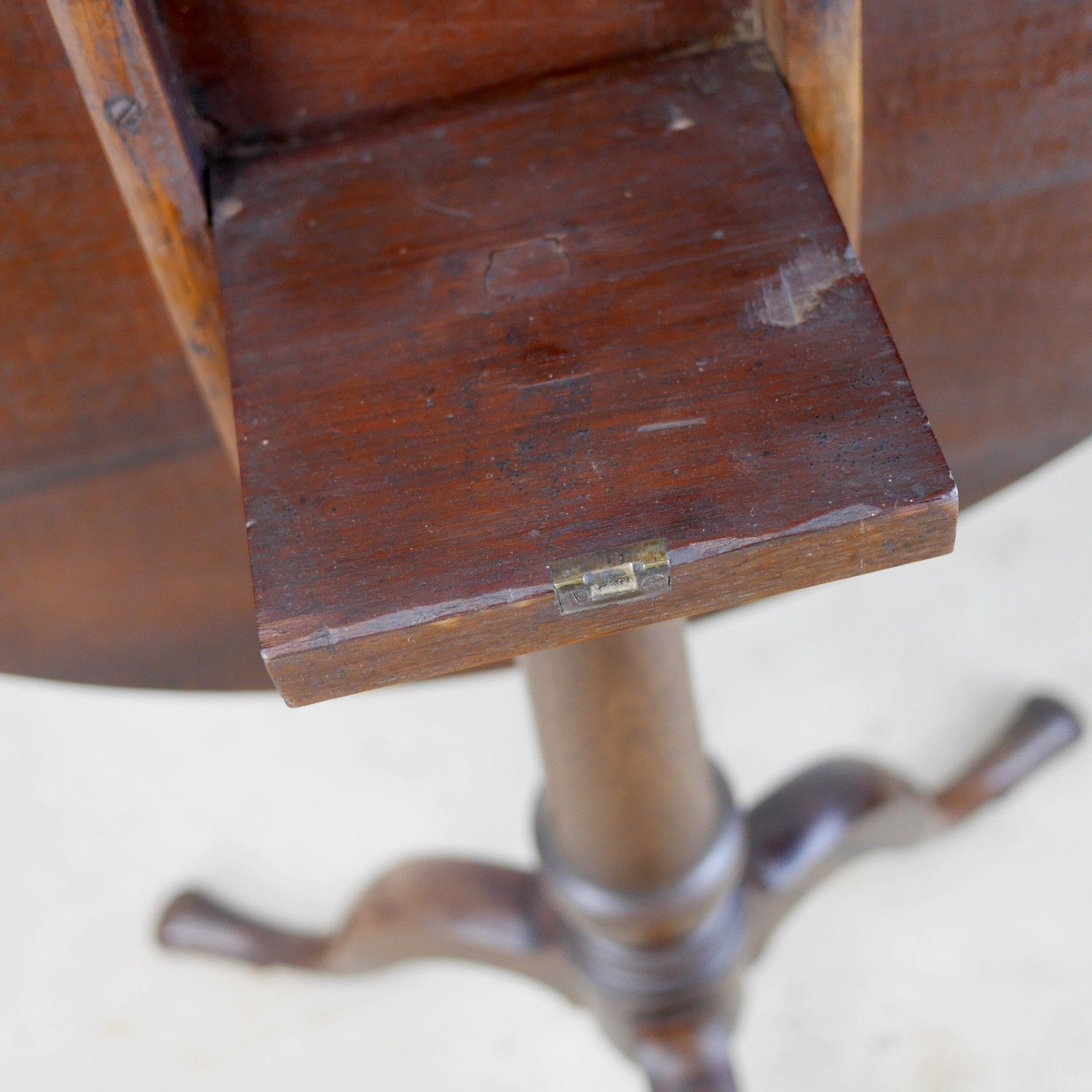 Furniture Antique 18th Century Georgian Cuban Mahogany Tripod Tilt Top Table #103062 photo