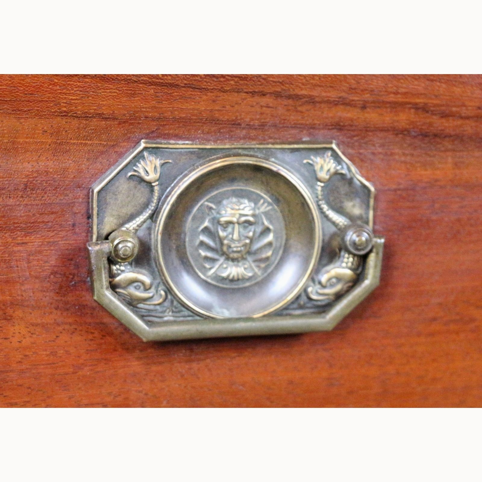 A Quality Georgian Mahogany Graduated Chest Of Four Drawers Raised On Bracket Feet photo vinterior