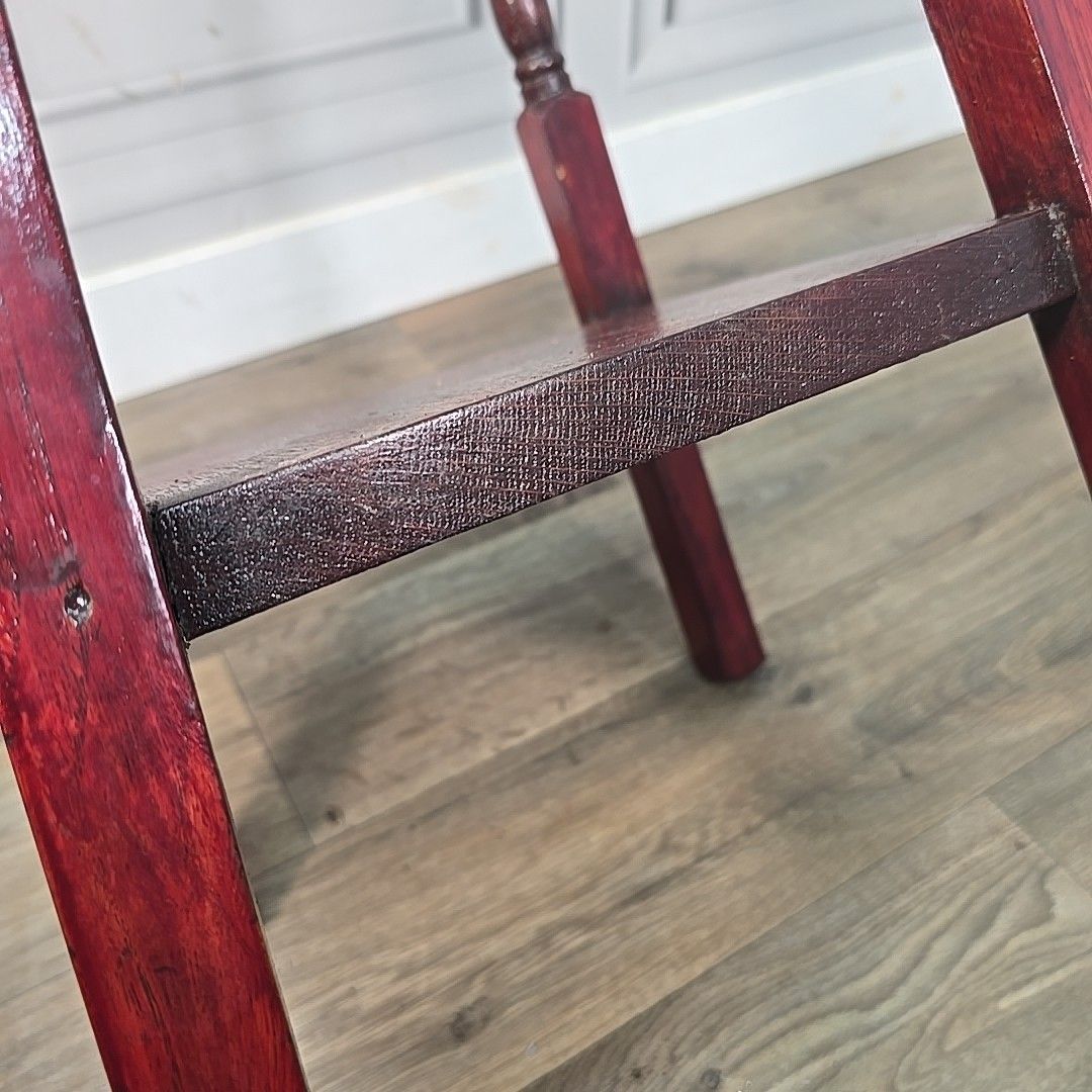 photo vintage Antique Plant Stand Lamp Table – Turned Oak Legs & Bobbin Trim Mahogany Finish