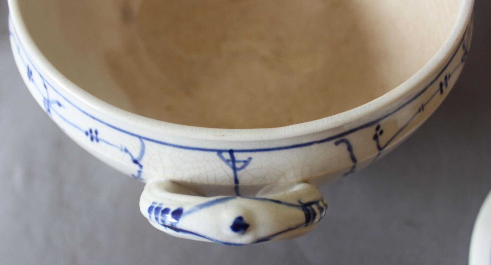 photo vinterior Large Antique Blue And White Ceramic Ironstone Tureen Soup Bowl With Lid, Strawflower Design, Copenhagen Style, Tea Stained Crackled