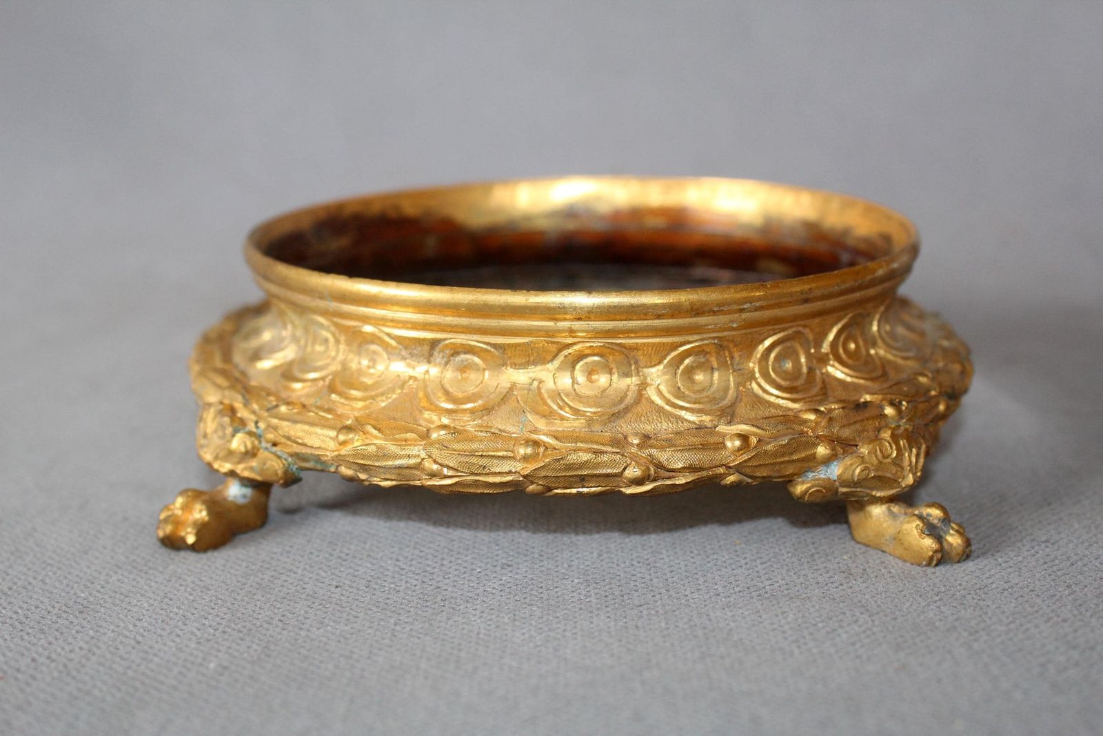 Antiek Verguld Bronzen Frans Statief, Trivet, Grote Onderzetter, Plantenstandaard, Siervol, Klauwtjesvoeten, 19e Eeuw, Louis XVI Stijl photo for sale