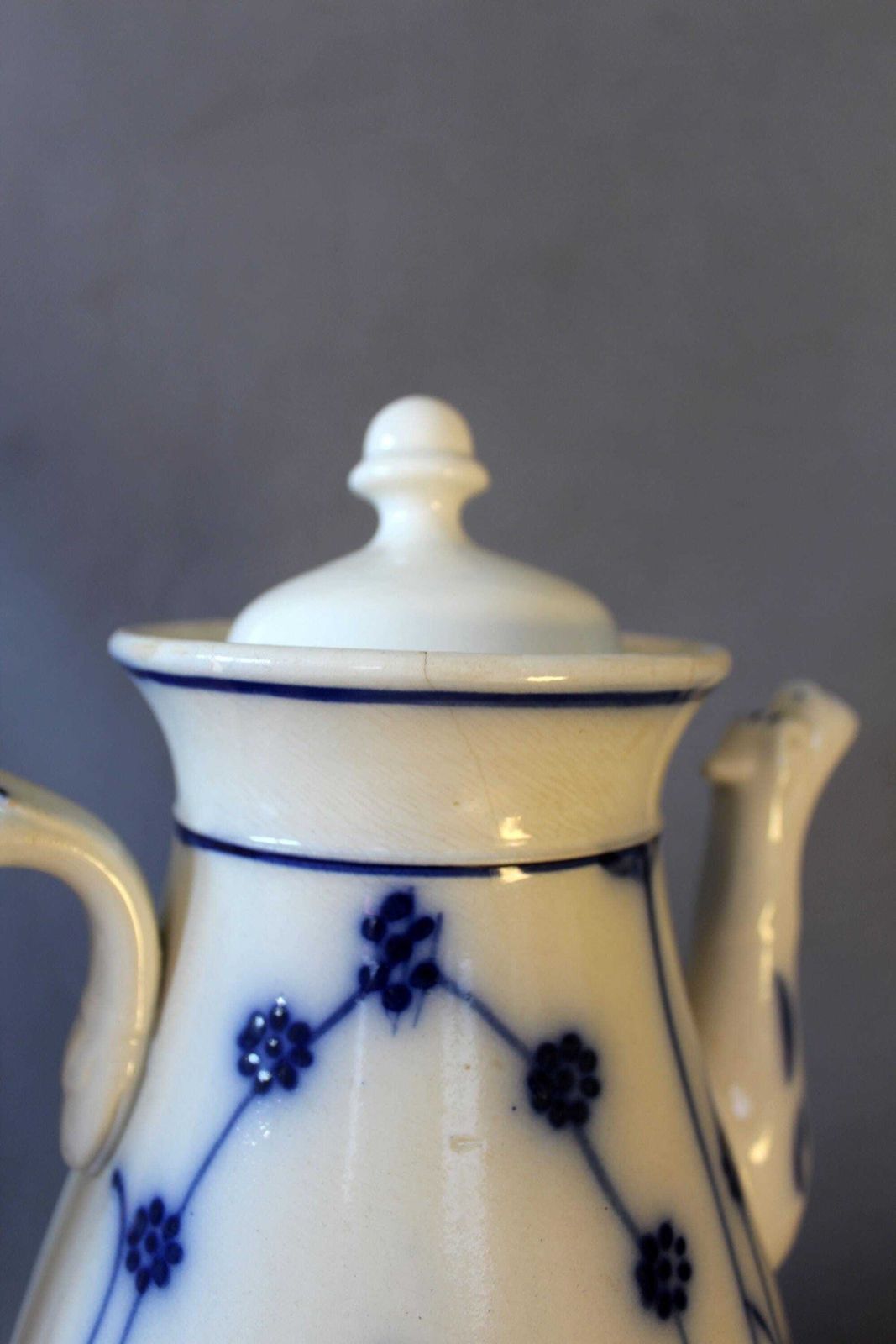 photo vinterior Antique 19th Century Ceramic Earthenware Large Coffee Pot, White Hand Painted Blue Onion Pattern, Dragon Animal Head Spout, Lid Not Original