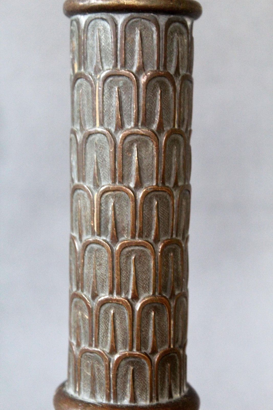 Antiek Zwaar Gegoten Bronzen Buis, Tweedelig, Passend Samengevoegd, Meubelversiering, Kroonluchterdeel, Restauratiemateriaal photo vintage