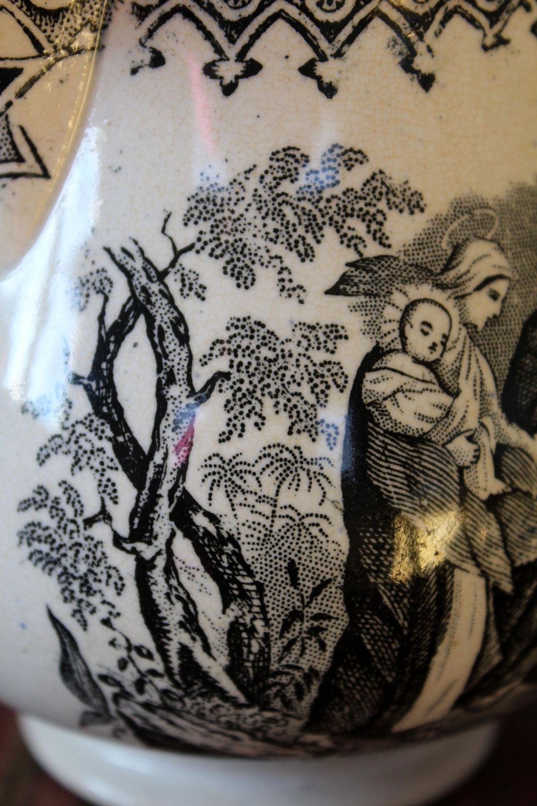 photo furniture Grote Antieke 19e Eeuwse Keramieken Kan, Room  Of Melkkan, Met Religieuze Afbeeldingen Van Jezus En De Maagd Maria, Mogelijk Engels Of Frans, Zwart Wit Transferware, Reparatie Aan Het Handvat