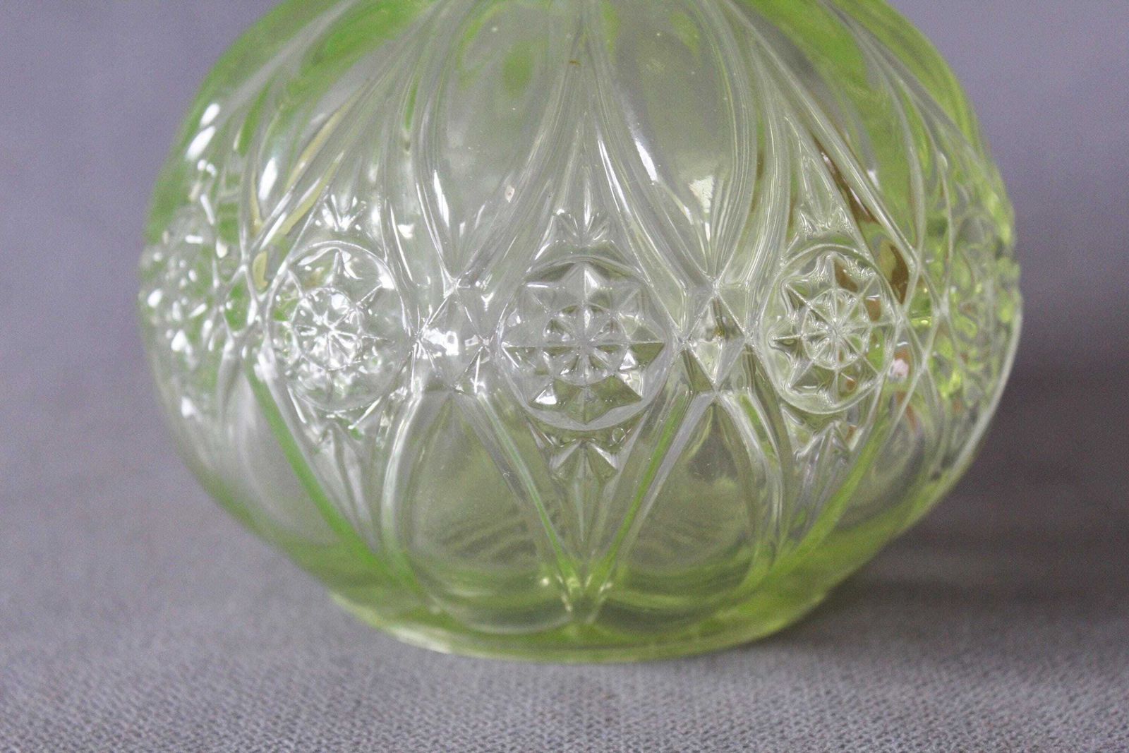 Art Deco Valembert Graffart Val Saint Lambert Waterkaraf, Uraniumglas Geel Groen, Nachtkastjekaraf, Ouraline photo Woonaccessoires