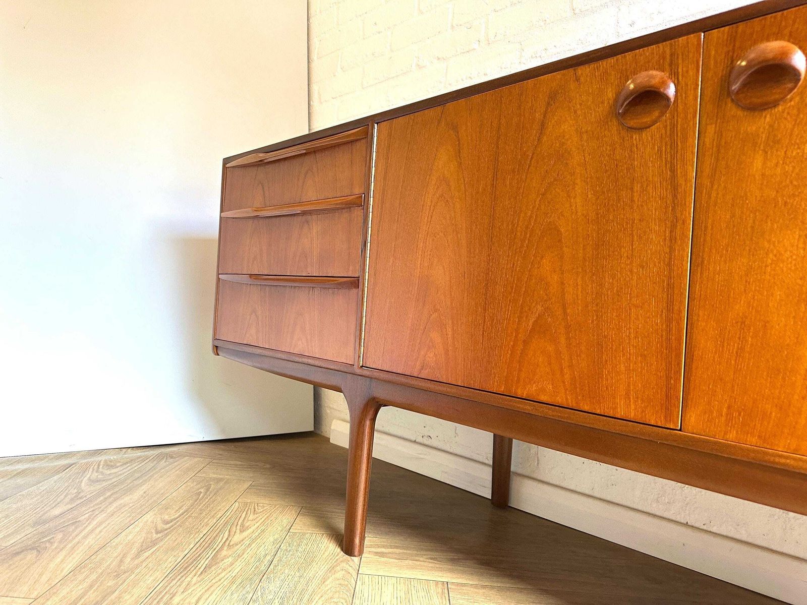 photo vinterior McIntosh Of Kirkcaldy ‘Dunfermline’ 1960’s Teak Sideboard Refinished Mid Century
