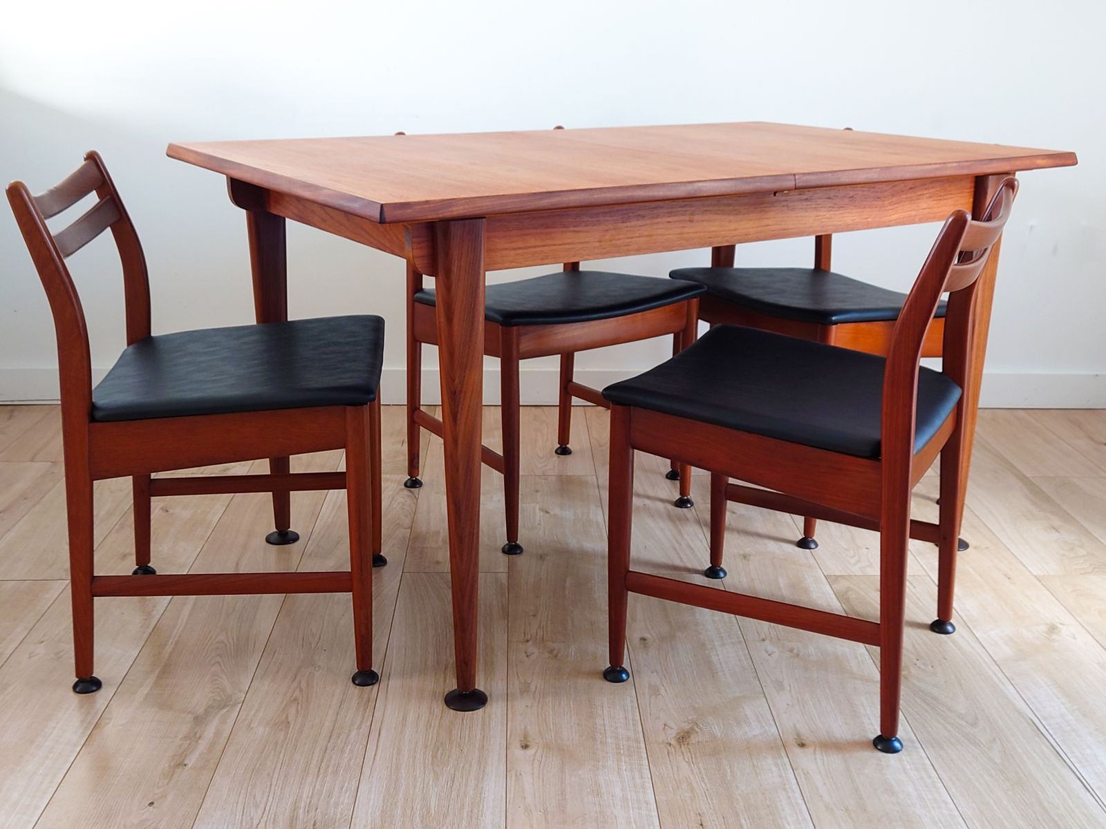photo furniture Mid Century Retro Dining Chairs